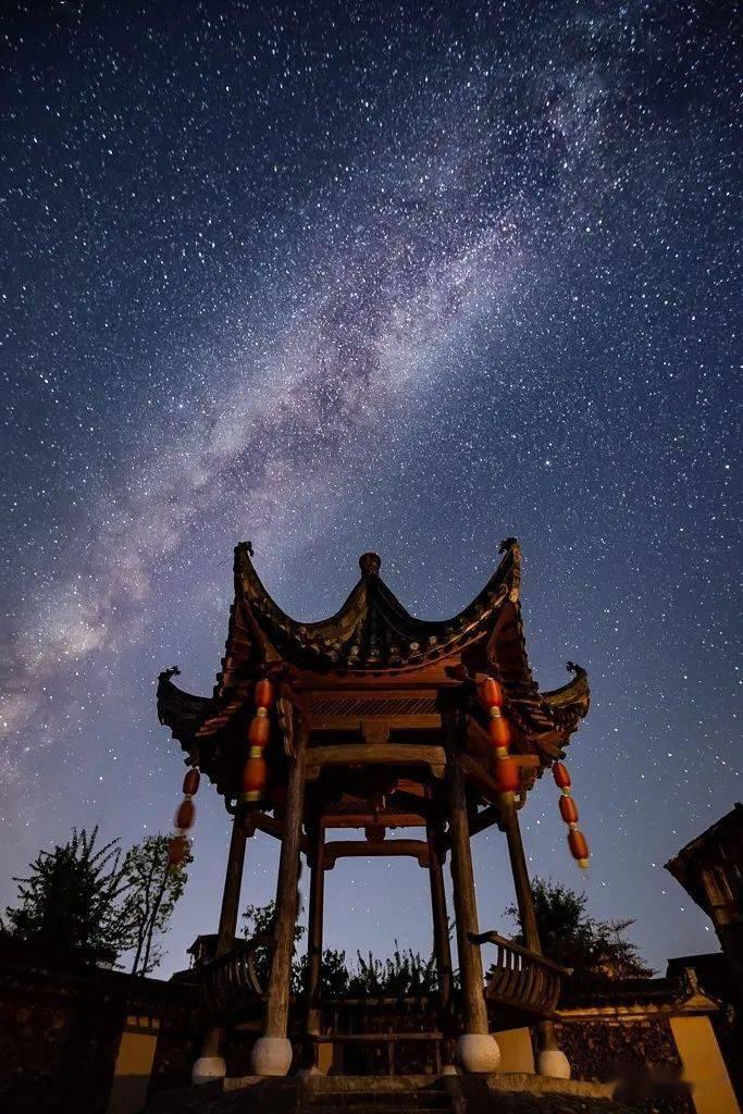 上升的白气球